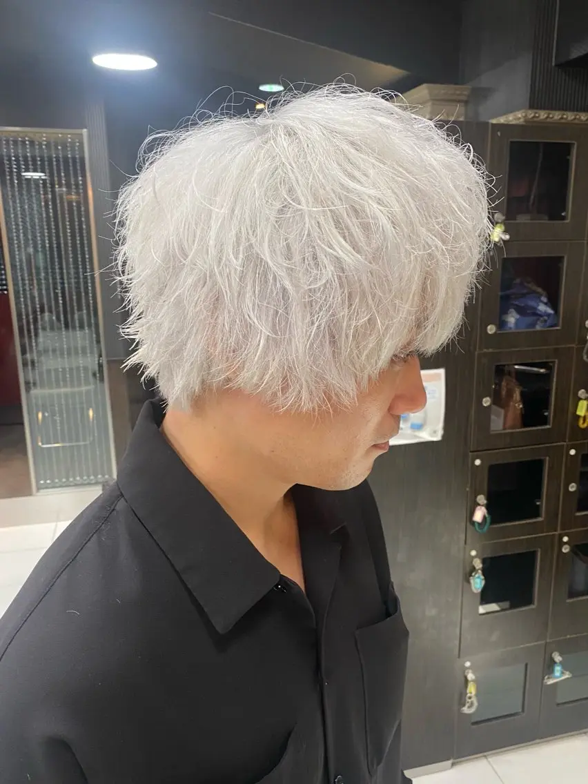 カラー メンズ シルバー ホワイトシルバー ヘアカラー トリートメント グレージュ達人/赤み 消し/ブリーチ/岩崎のヘアスタイル