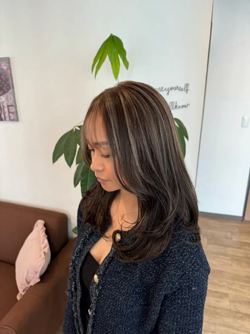 ミディアム カラー ベージュカラー ハイライトカラー ハイライト レイヤーカット カット ヘアカラー トリートメント 透明感/ハイライト 🌺MOMOKAのヘアスタイル