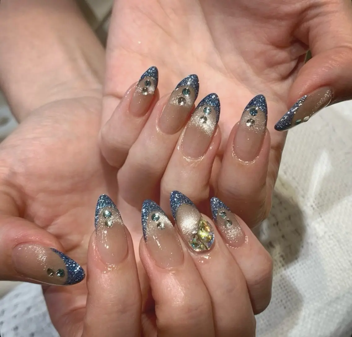 ネイル ブルー フラッシュネイル フレンチネイル キラキラネイル nailAVANCE akariのネイルデザイン