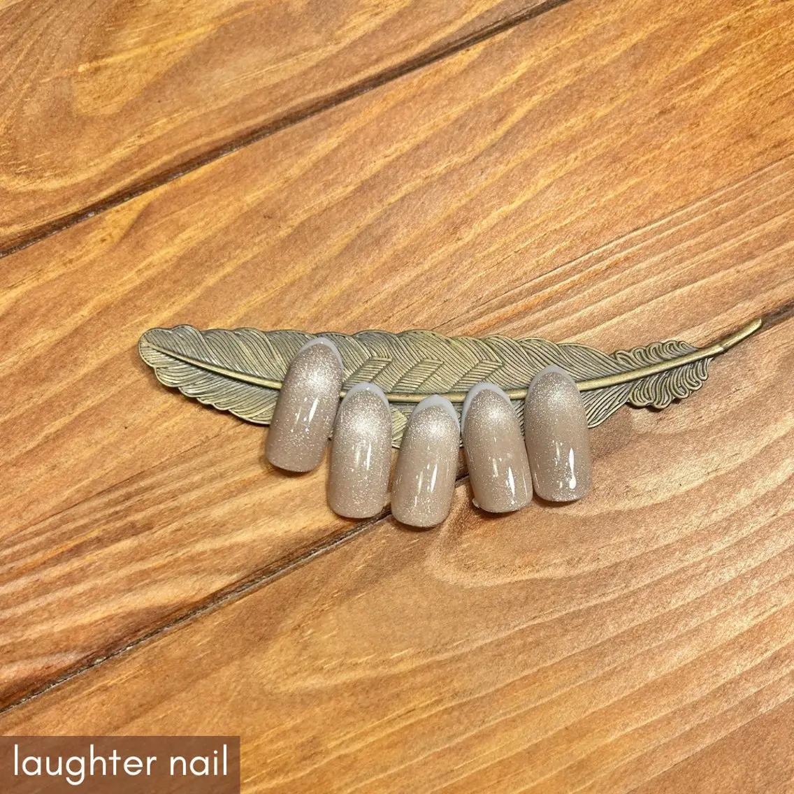 ネイル アートネイル 長さ出し フレンチネイル ジェルネイル キラキラネイル ハンドネイル laughter nailのネイルデザイン