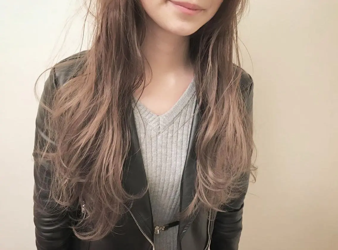 ミディアム カラー バレイヤージュ ベージュカラー ブリーチ ケアブリーチ グラデーションカラー カット ヘアカラー トリートメント ウルフカット レイヤーカット上柿のヘアスタイル
