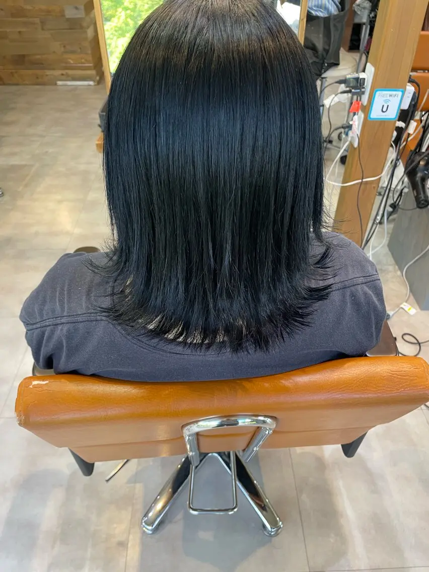 ミディアム カラー 黒髪 ブルーカラー ブルーブラック 【Agu 】 唐澤優喜のヘアスタイル
