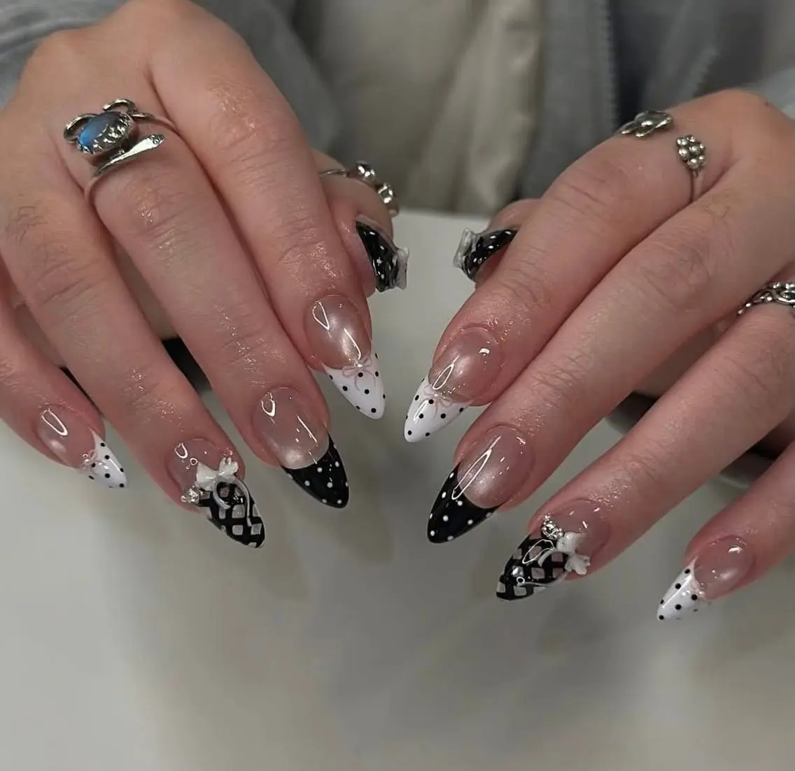 ネイル チークネイル フレンチネイル グラデーション キラキラネイル 韓国ネイル ハンドネイル Minette nailHuongのネイルデザイン