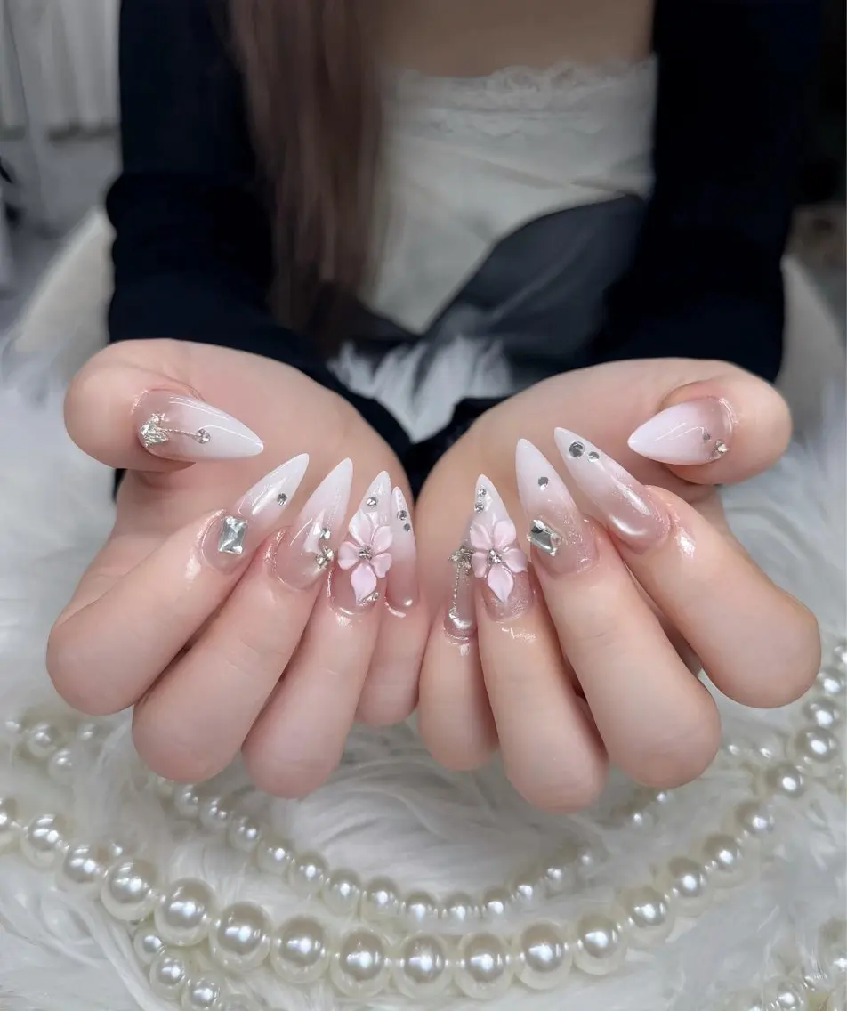 ネイル アートネイル ジェルネイル キラキラネイル 韓国ネイル ロングネイル ハンドネイル ハンドケア Nova Nailのネイルデザイン