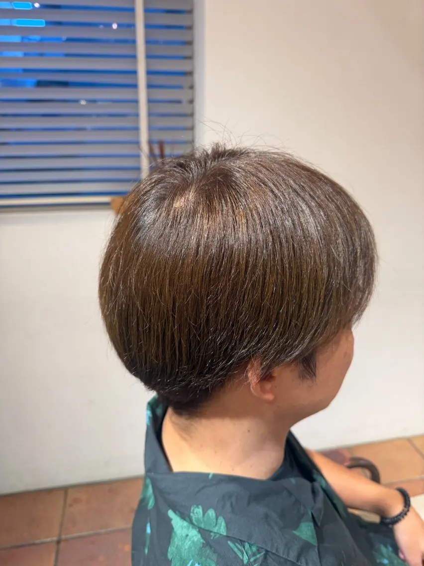 カラー メンズ オリーブカラー ヘアカラー トリートメント コアラ ななみのヘアスタイル