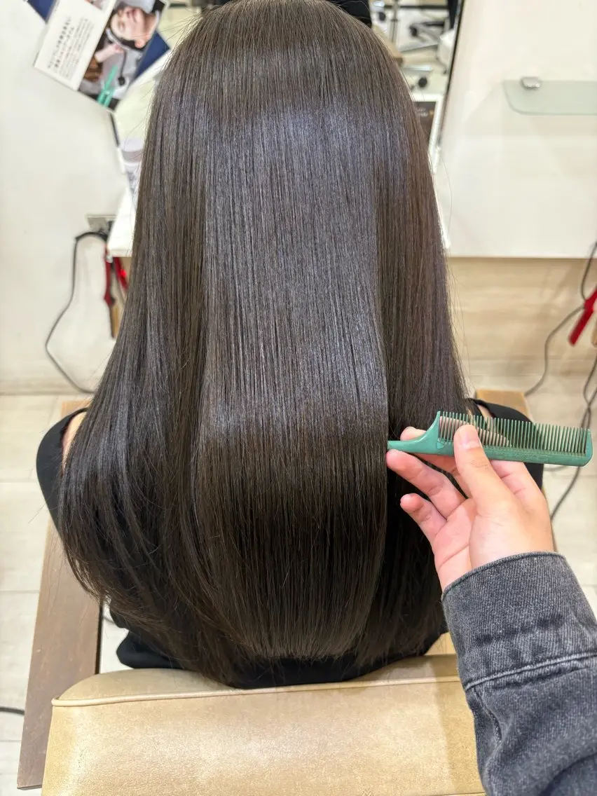カラー 栗田 優月のヘアスタイル