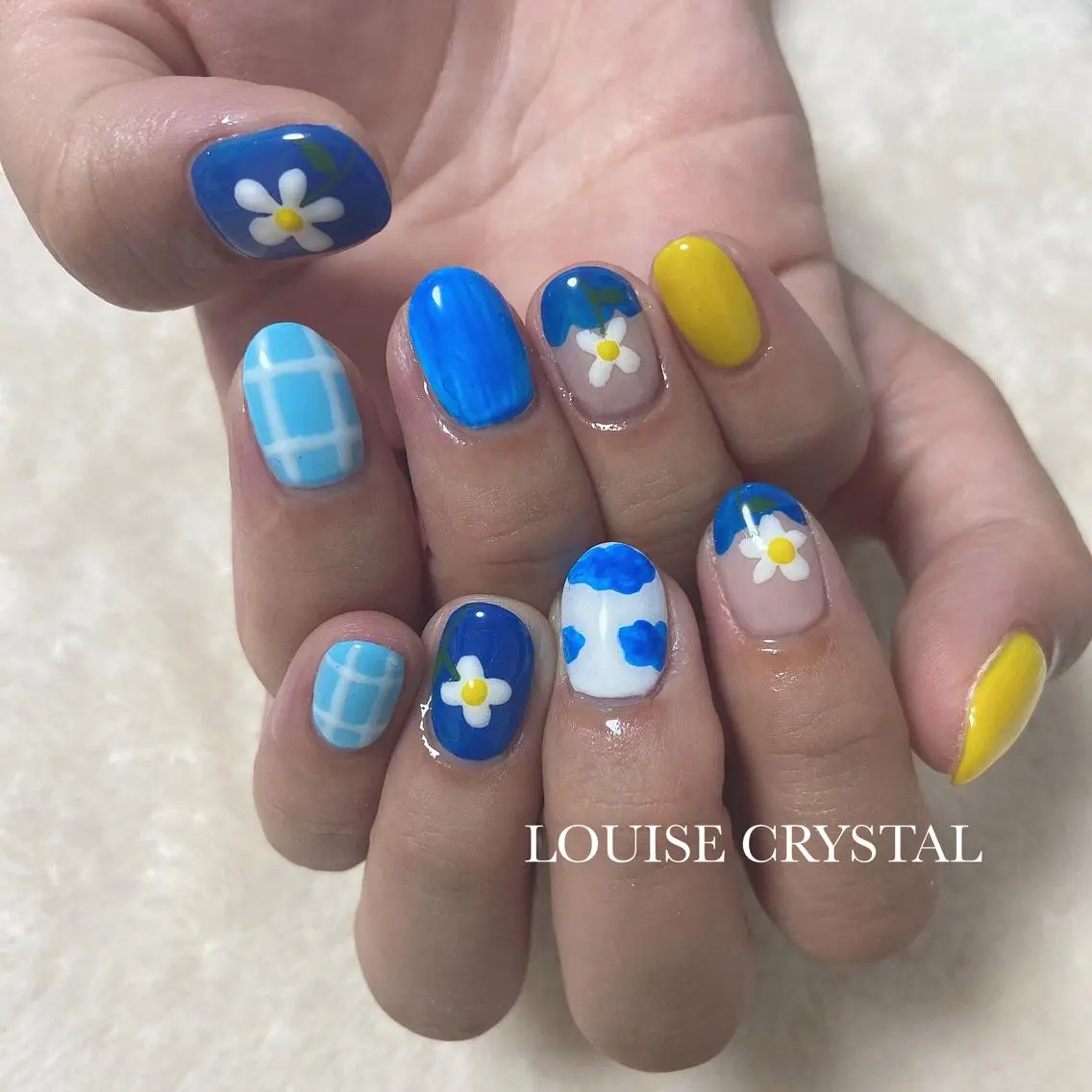 ネイル ハンドネイル LOUISE CRYSTALのネイルデザイン