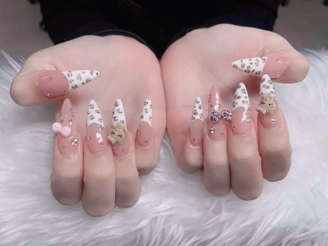 ネイル オーロラネイル フレンチネイル グラデーション 氷ネイル・うるうるネイル キラキラネイル ハンドネイル H.baby Nail Salonのネイルデザイン