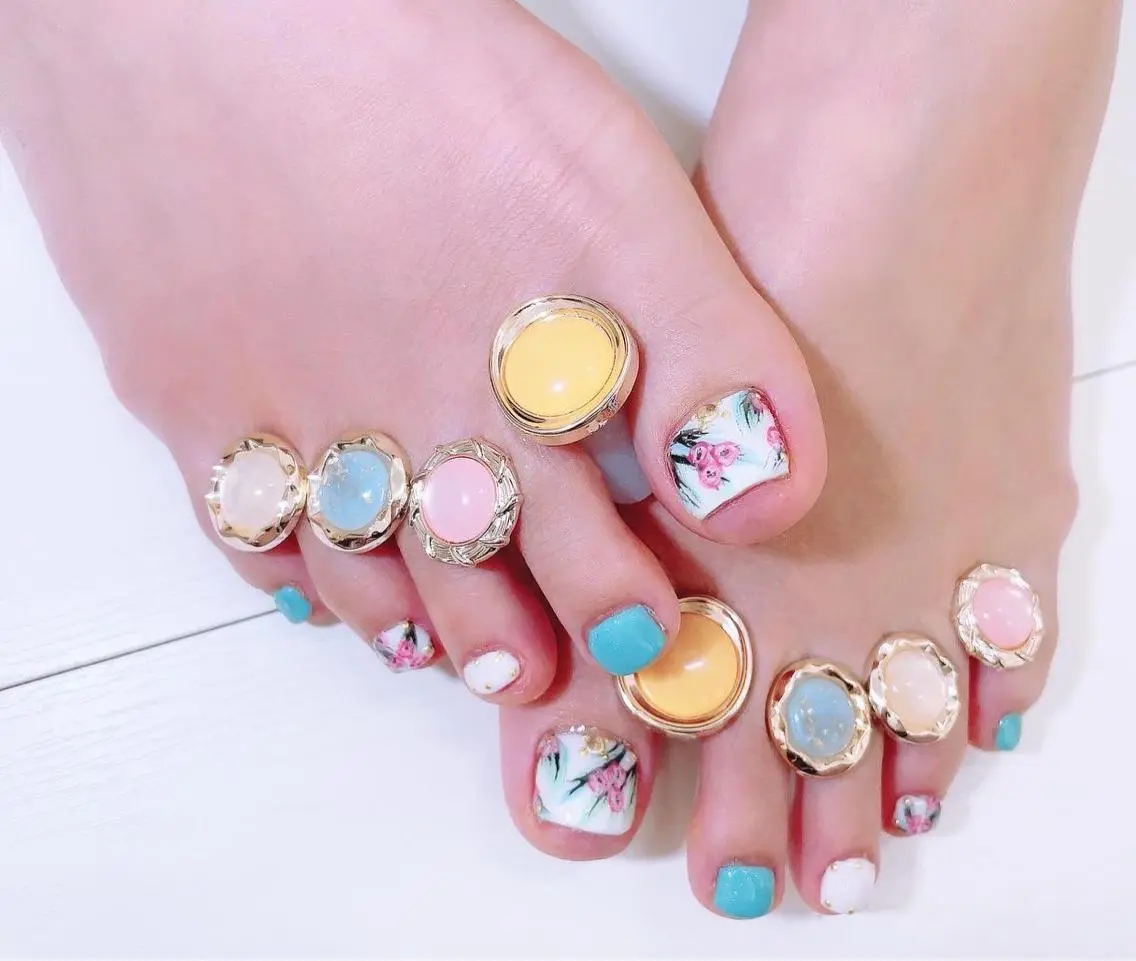 ネイル フラワーネイル フットネイル ジェルネイル ハードジェル キラキラネイル Lilas Nailのネイルデザイン