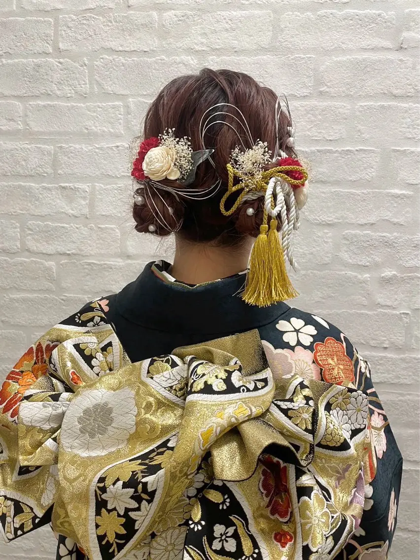 【2027年成人式🫧‪】   ⟬ 早朝料金込み⟭                        振袖着付け&ヘアセットの写真