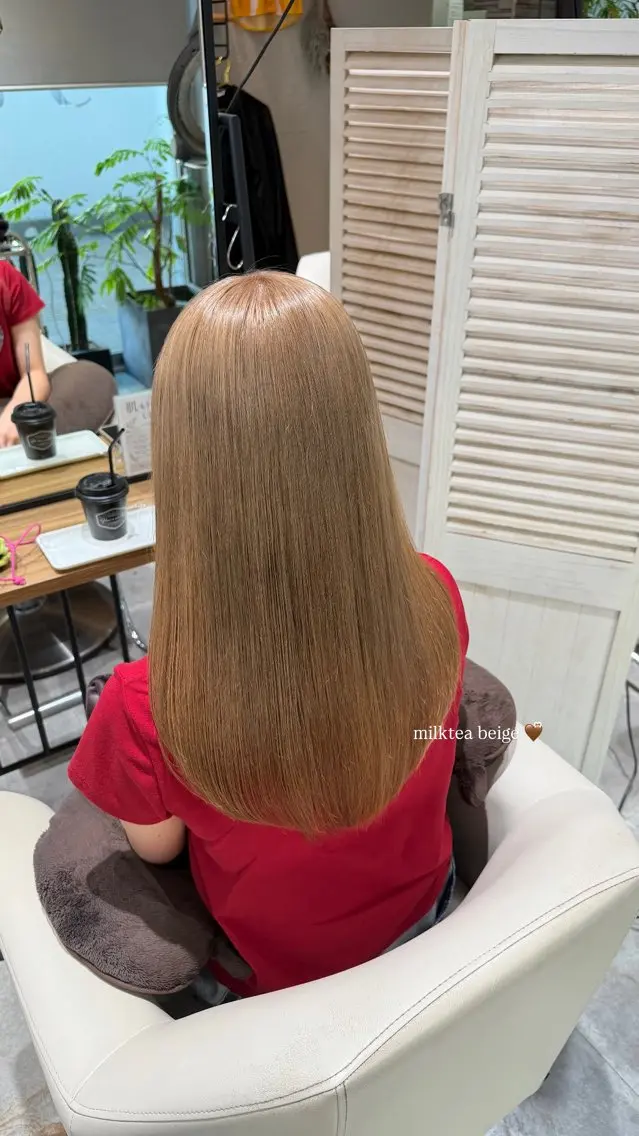 ロング カラー ベージュカラー ブリーチ 透明感カラー ミルクティーベージュ オレンジ ヘアカラー Glimpseあやね 🎀大濠/髪質改善のヘアスタイル