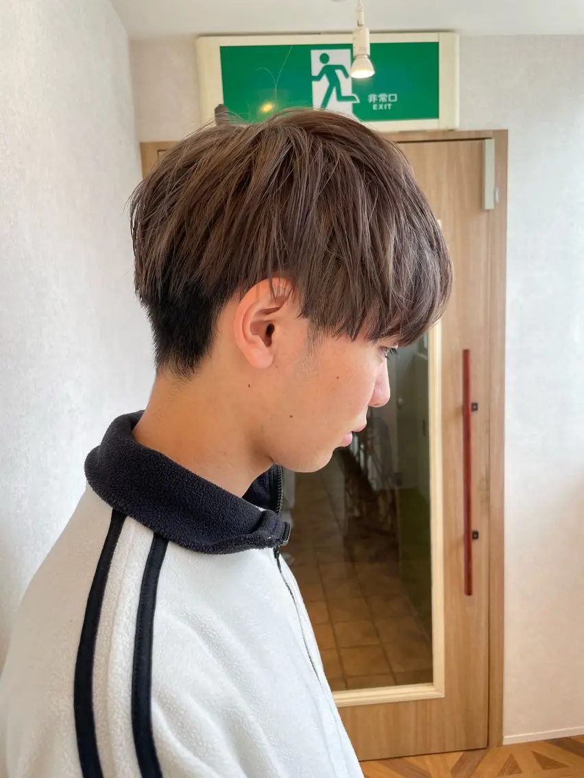カラー メンズ メンズブリーチ ブリーチ グレージュ オレンジ シルバー 植原 遥夏のヘアスタイル