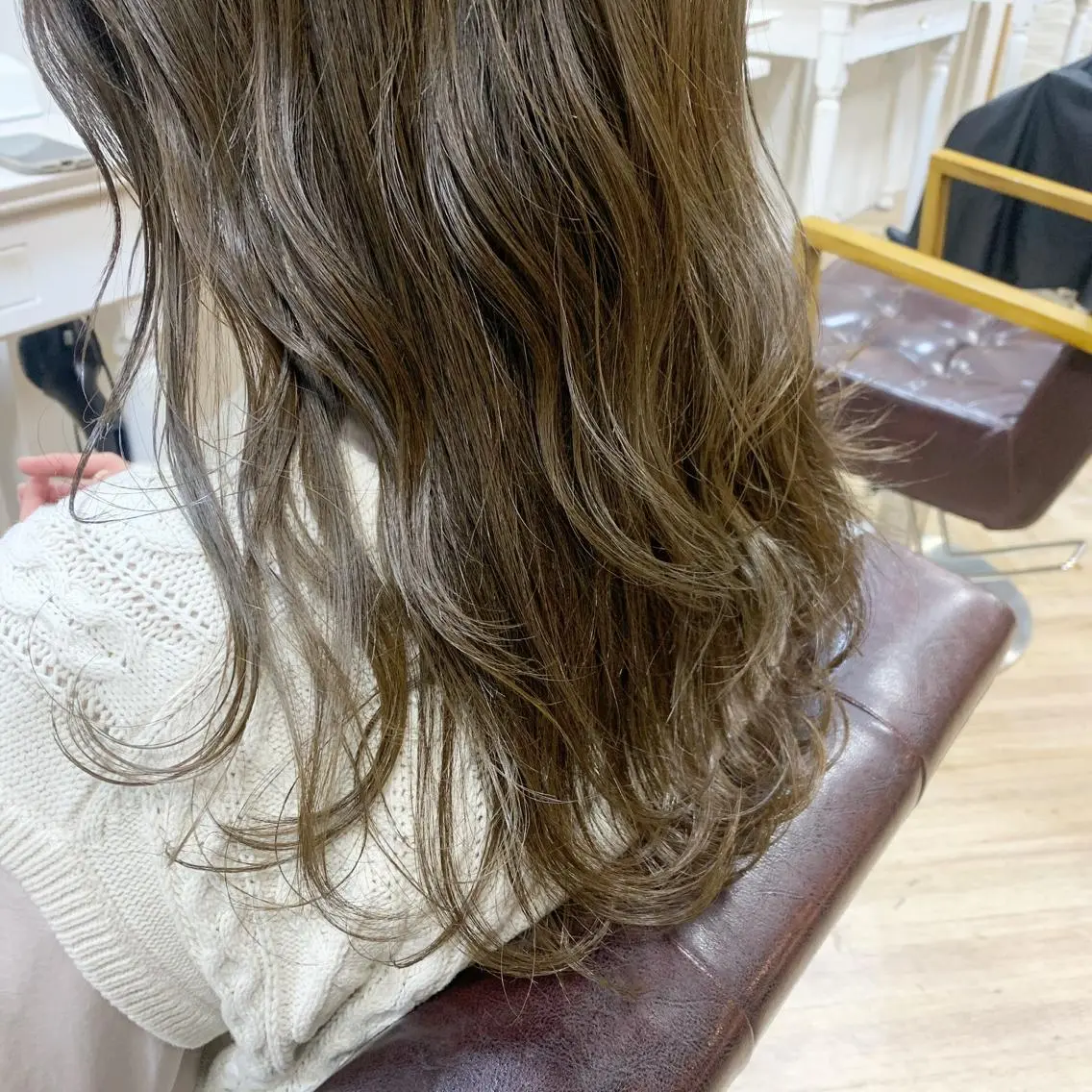 ロング カラー グレージュ ハイライトカラー ハイライト カット ヘアカラー 【Uneユヌ】菊地 春那のヘアスタイル