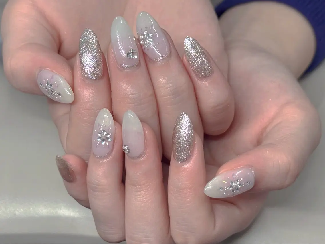 ネイル チークネイル 成人式 長さ出し フラッシュネイル フットネイル ハンドネイル ハンドケア Nail&Eyela sh Nanaのネイルデザイン