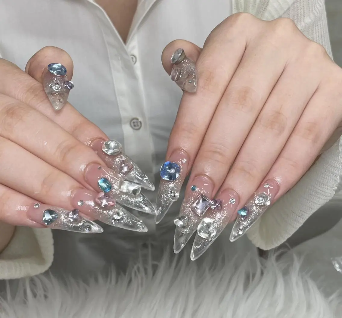 ネイル 💕リリ 🩷のネイルデザイン