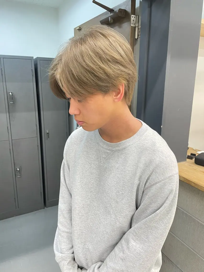 ショート カラー メンズ グレージュ ヘアカラー トリートメント ボブカットモデル/ ハイトーン/ゆうあのヘアスタイル