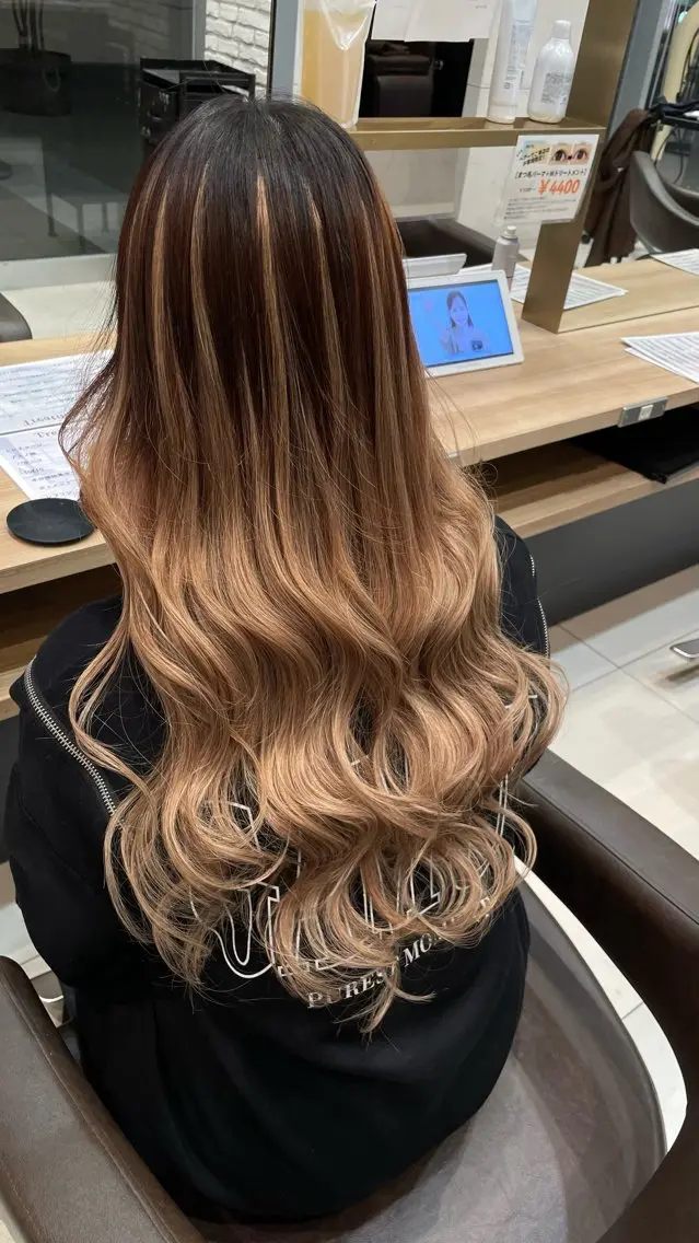 ロング 苗村 梨愛のヘアスタイル
