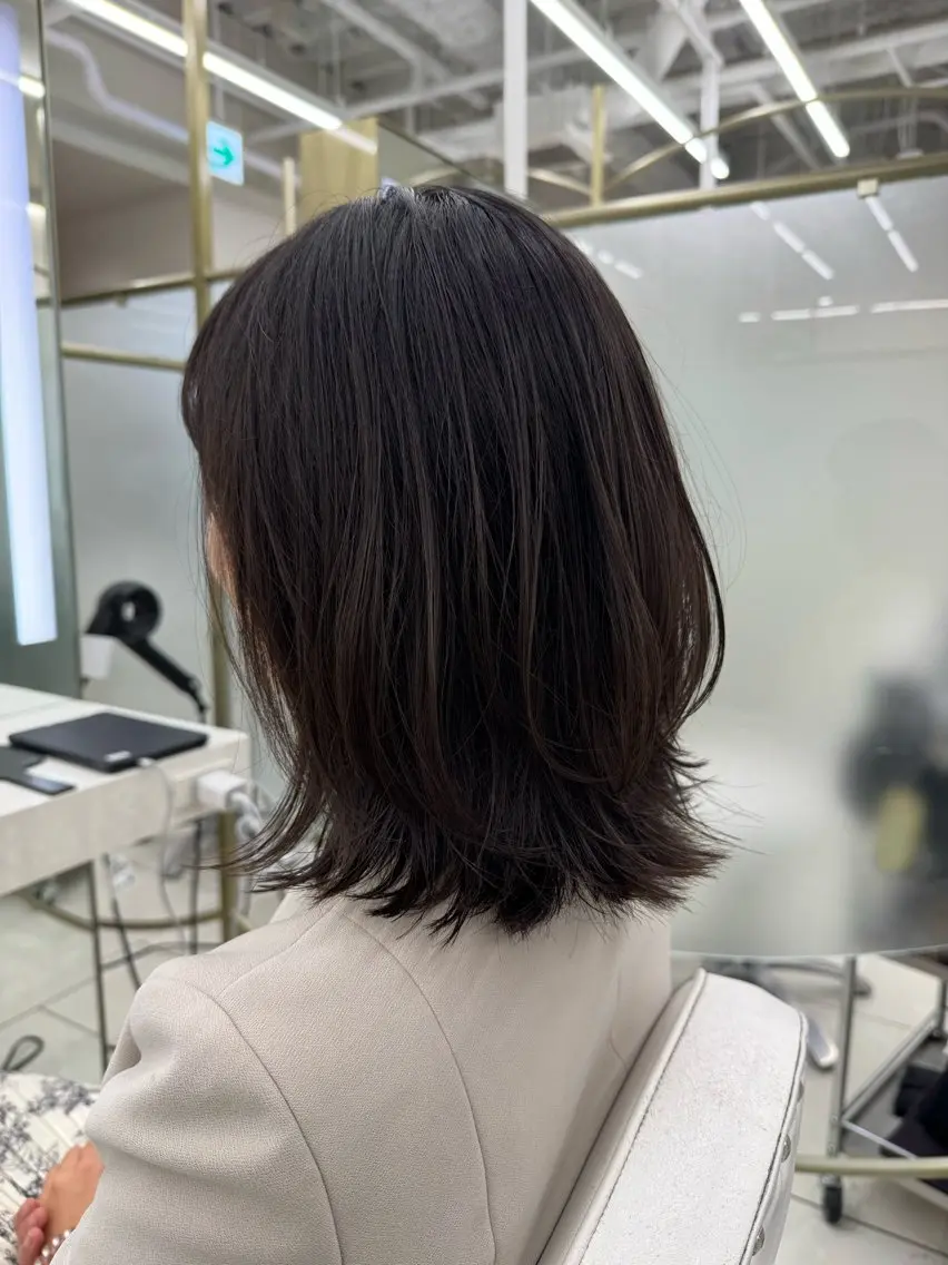 ミディアム カラー ヘアアレンジ くびれヘア 【無料カット】 ミディアムレイヤーのヘアスタイル
