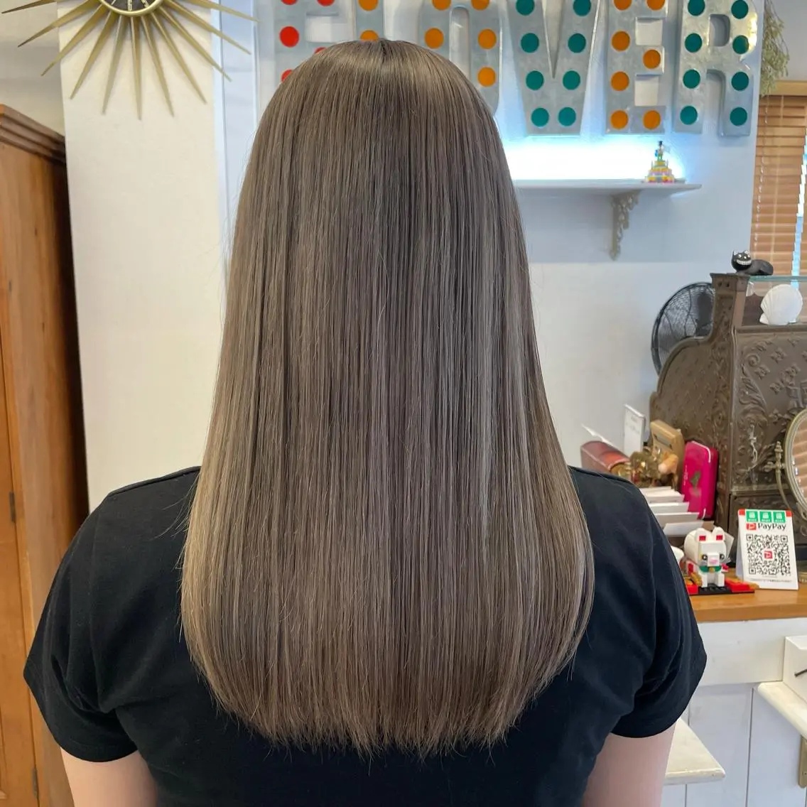 セミロング カラー ヘアカラー インナーカラー 推し ブリーチ 髪質改善のヘアスタイル