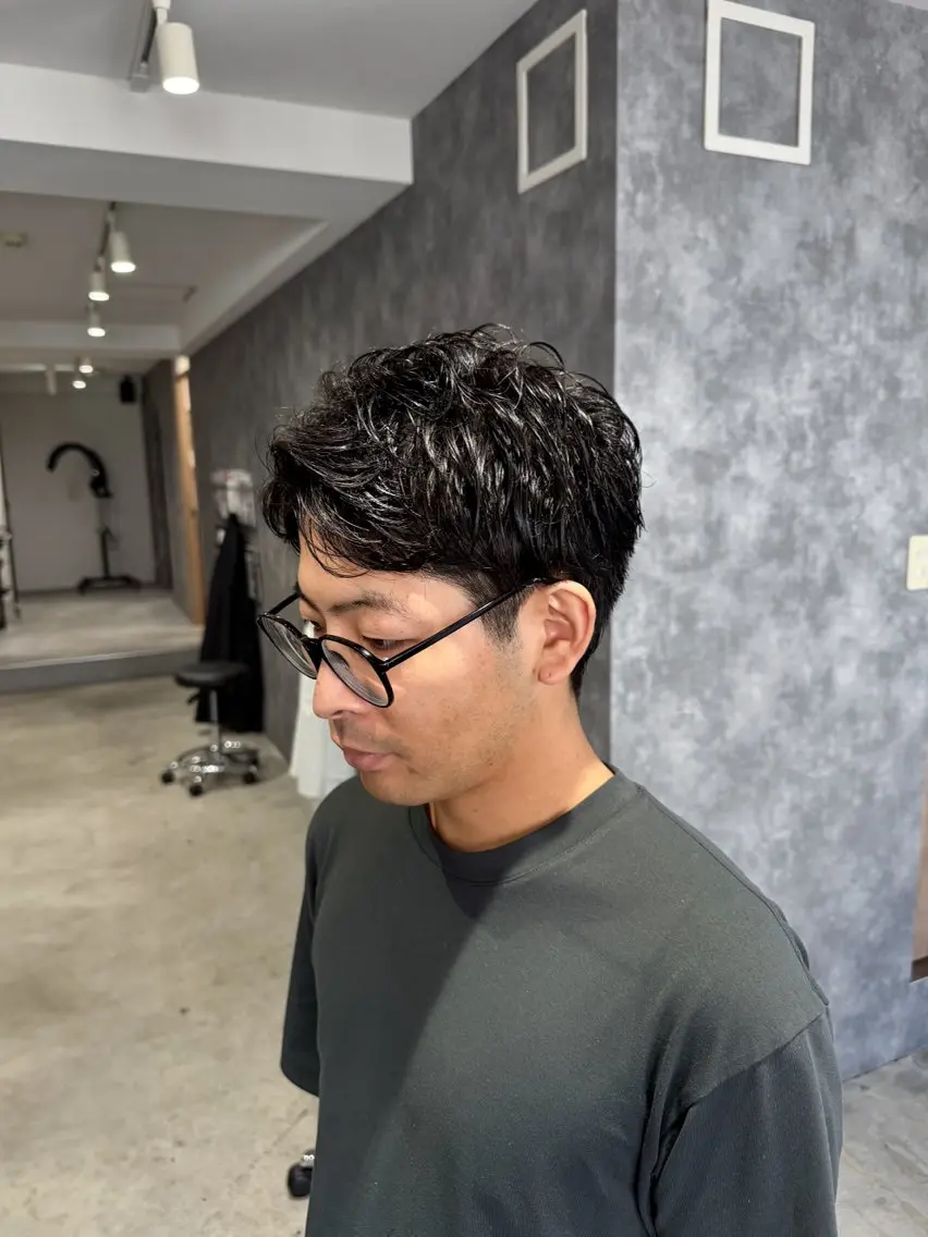 メンズ カット パーマ ツヤツヤ縮毛矯正 /美髪カラー 小山のヘアスタイル