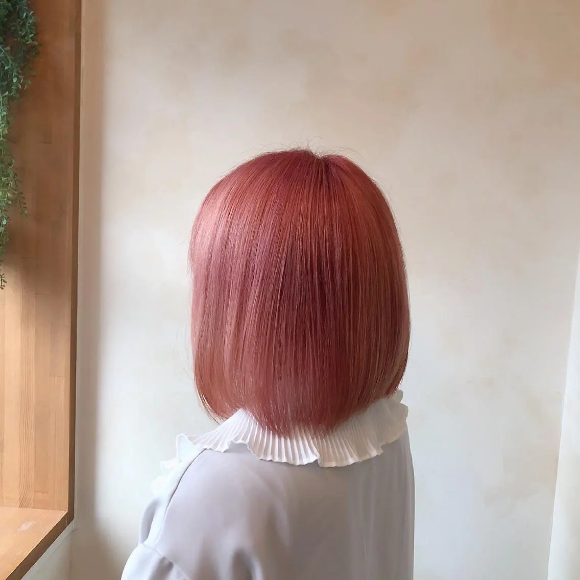 ショート カラー ベージュカラー ブリーチ ピンクカラー ピンクベージュ 艶髪専門美容師 梅村晋平のヘアスタイル