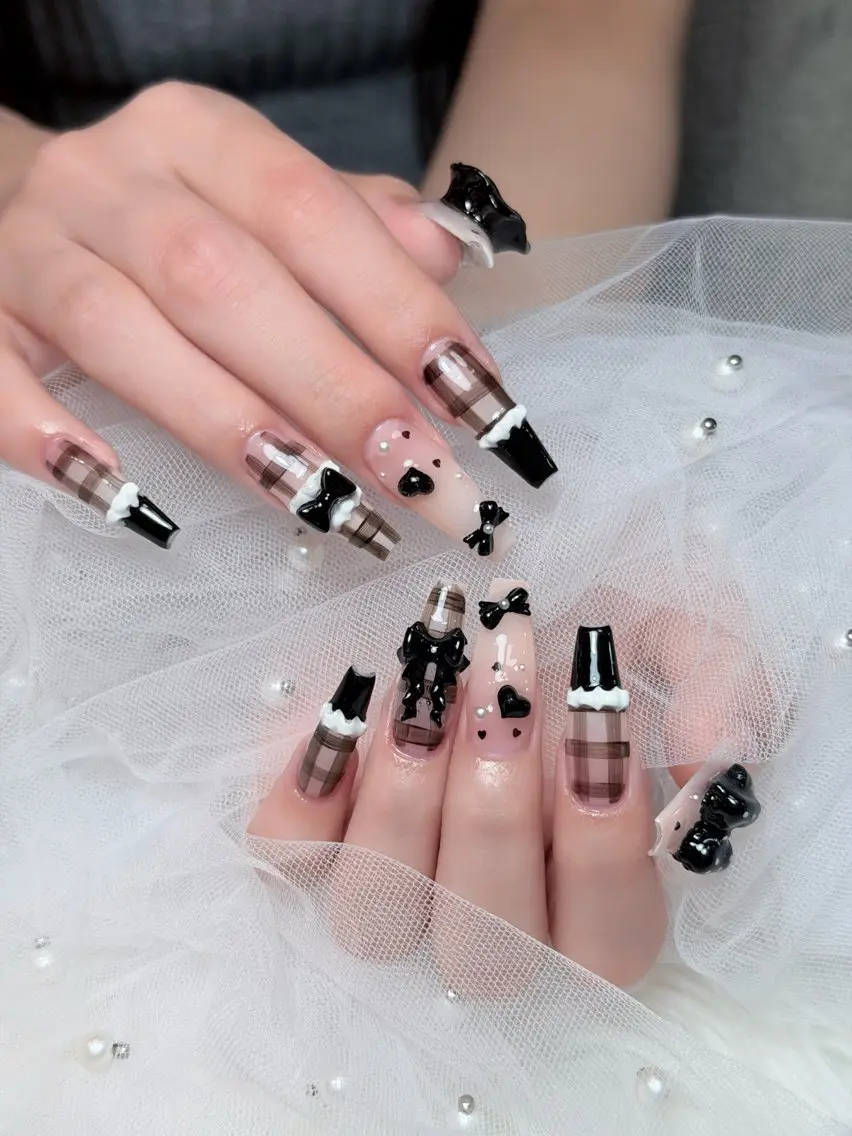 ネイル チークネイル ドット フレンチネイル グラデーション ハート ハンドネイル Julli NailStudioのネイルデザイン
