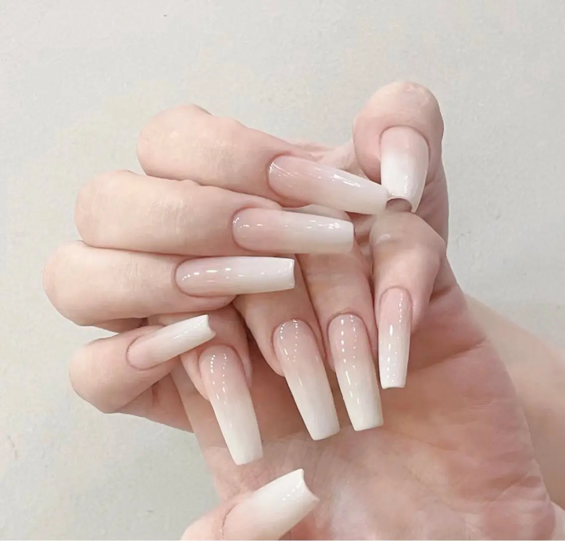 スカルプ長さ出し【マグネット/フレンチ/オローラ】の写真