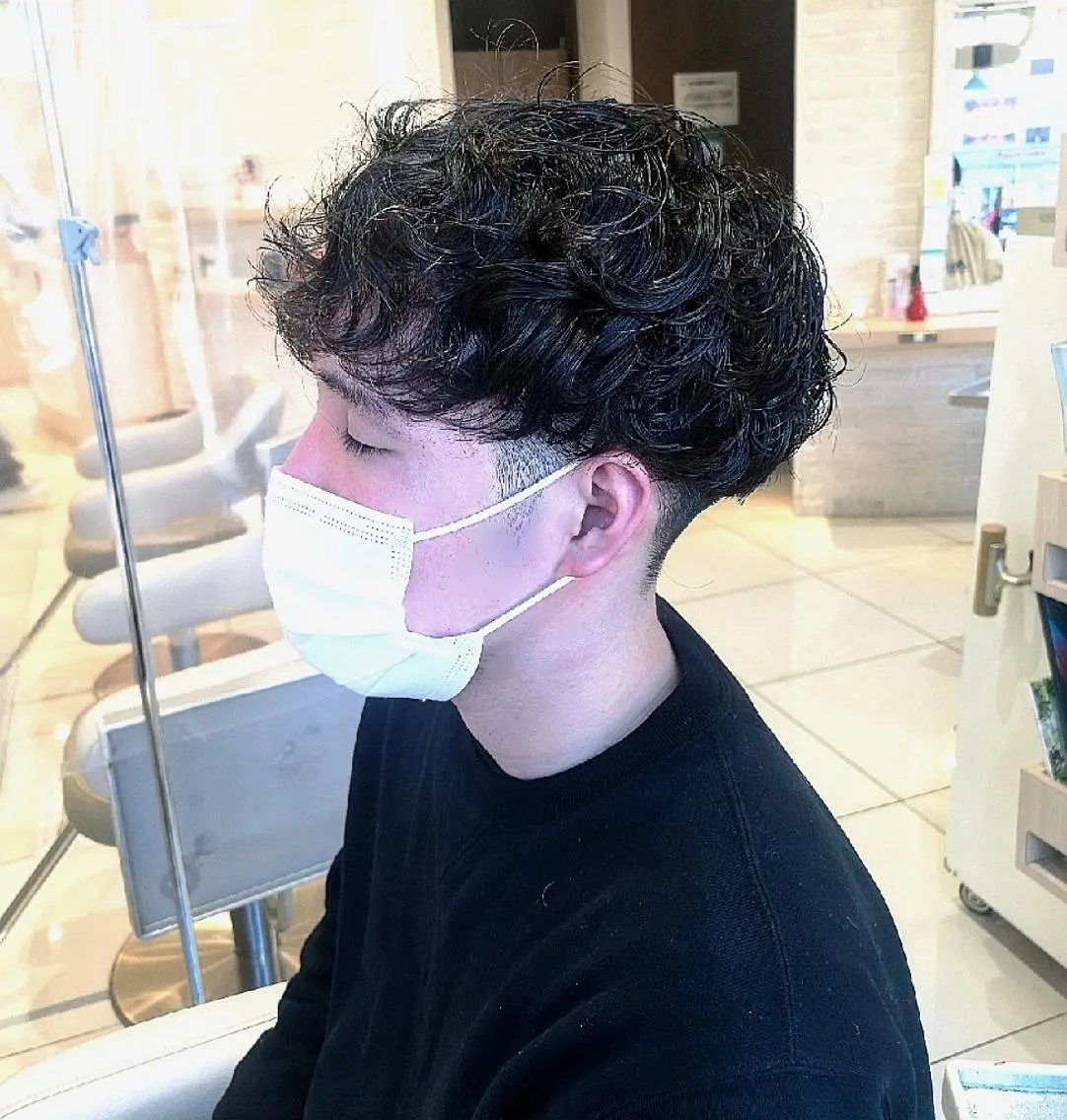 メンズ パーマ 渡辺 愛枝/艶カラー🩵のヘアスタイル