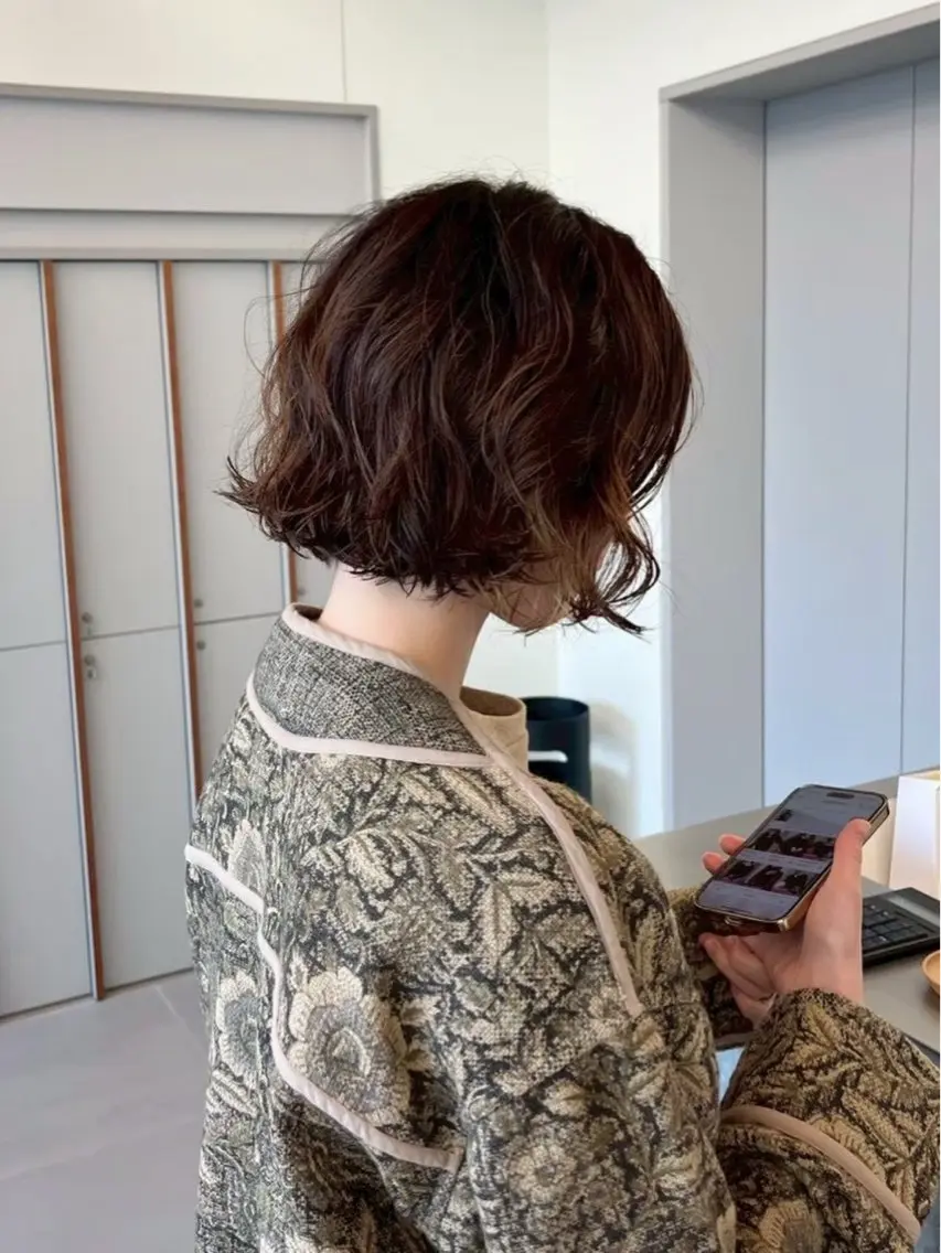 カラー パーマ ベージュカラー オリーブベージュ ボブ ヘアカラー オリーブカラー/ レイヤー/ ローレンのヘアスタイル