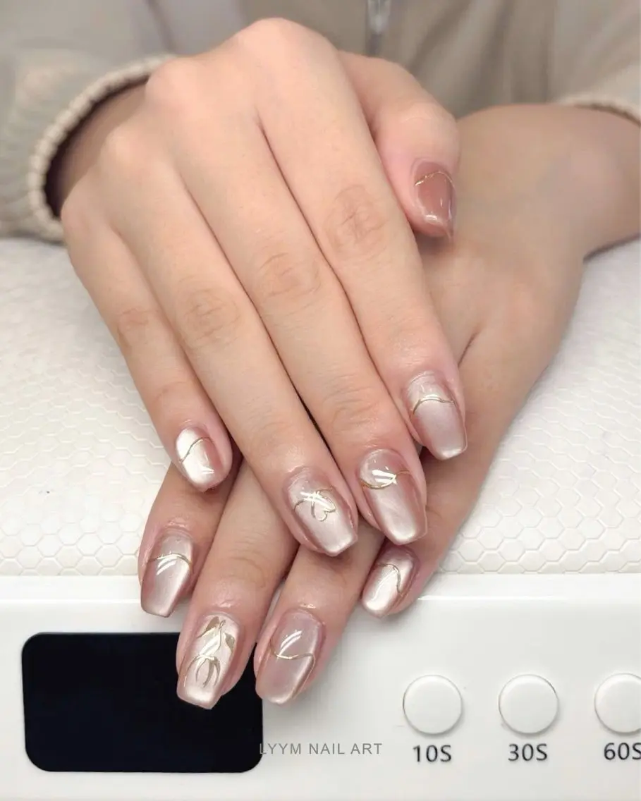 ネイル ゴールド 韓国ネイル ミラーネイル オフィスネイル シンプルネイル LYYM Salonのネイルデザイン