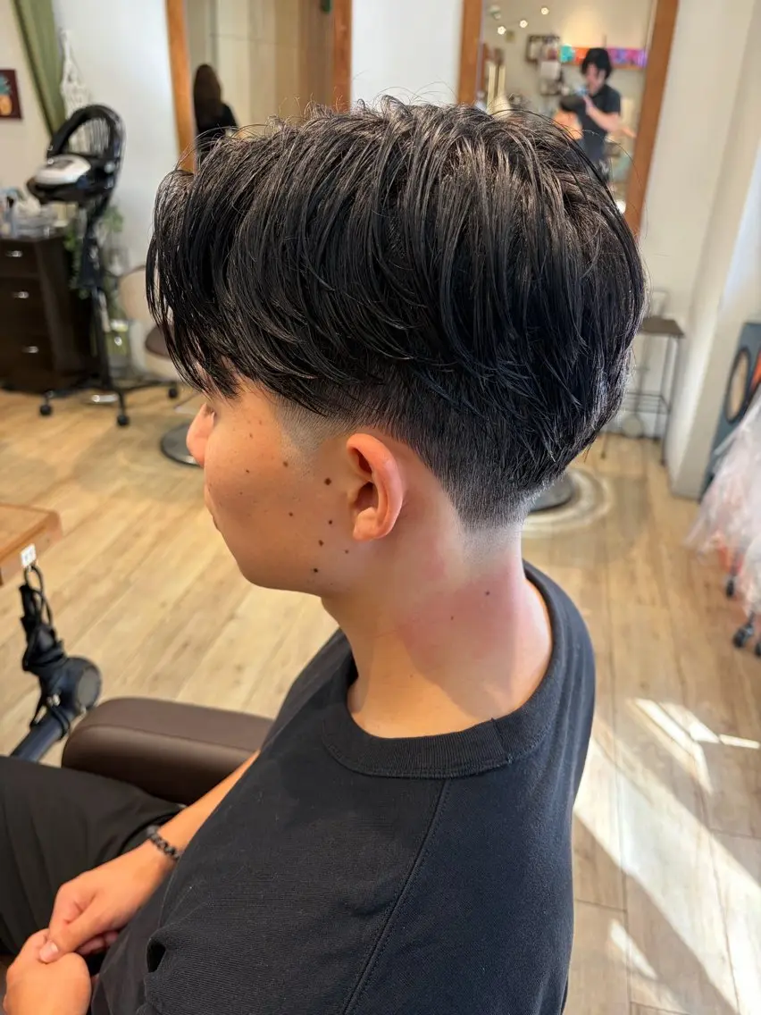 メンズ センターパート フェードカット カット ワタナベ カンタのヘアスタイル