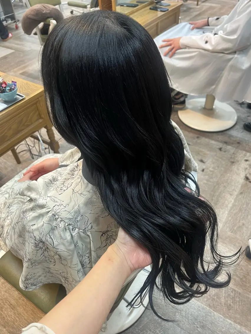 ロング カラー 黒髪 ブルーカラー ブルーブラック 透明感カラー こと 🐰平塚店のヘアスタイル