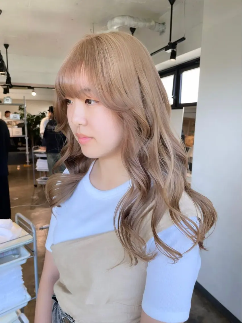 ロング カラー ベージュカラー ブリーチ ケアブリーチ ダブルカラー グレージュ 暖色カラー🍒 ケアブリーチ/akiのヘアスタイル