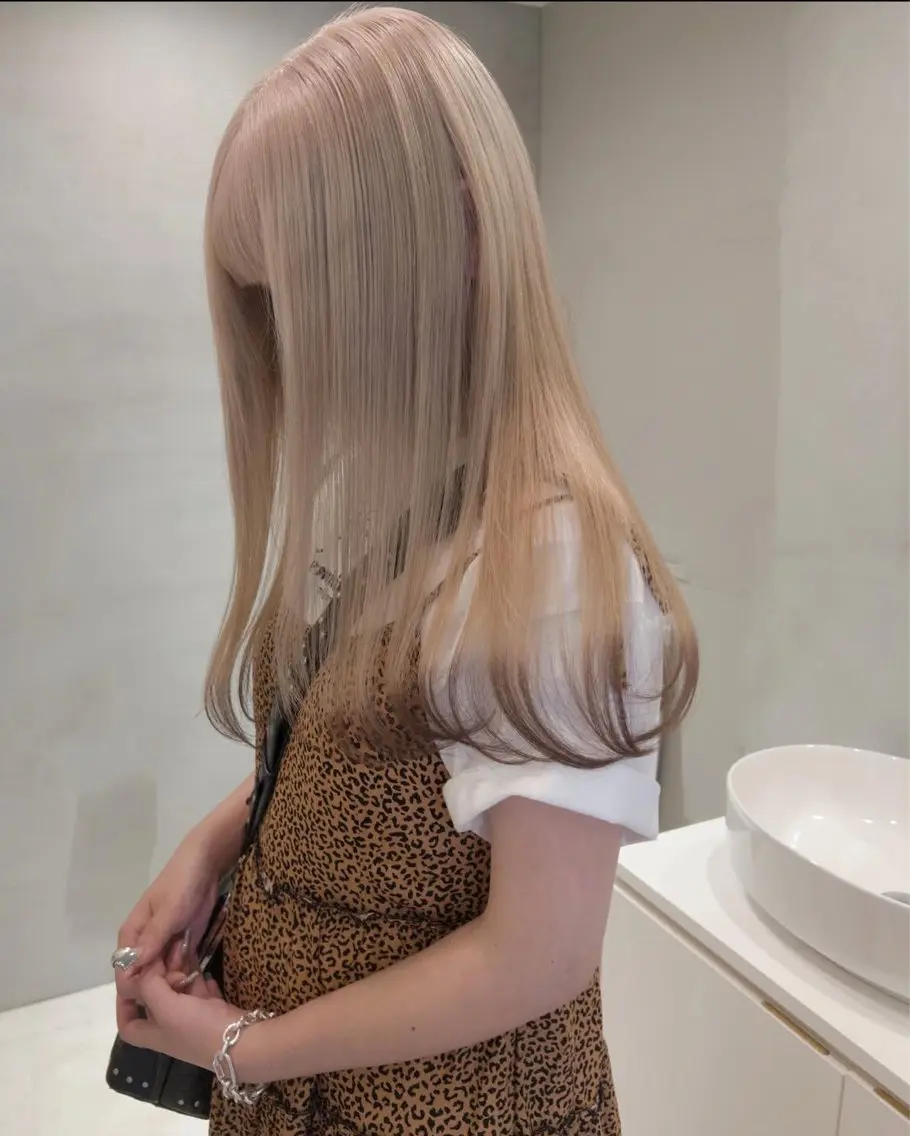 ロング カラー ヘアカラー トリートメント PELEハイトーン shinobuのヘアスタイル