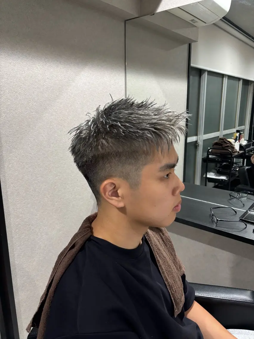 カラー ブリーチ シルバー 西村 杏のヘアスタイル