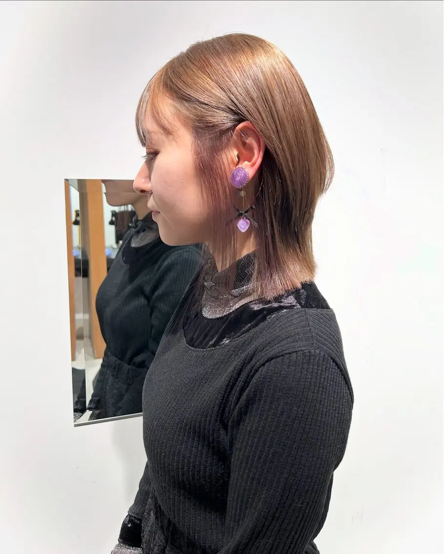 ミディアム カラー イヤリングカラー パープルカラー ウルフカット カット ヘアカラー スキバサミを使わない カット🌼唯🌼のヘアスタイル