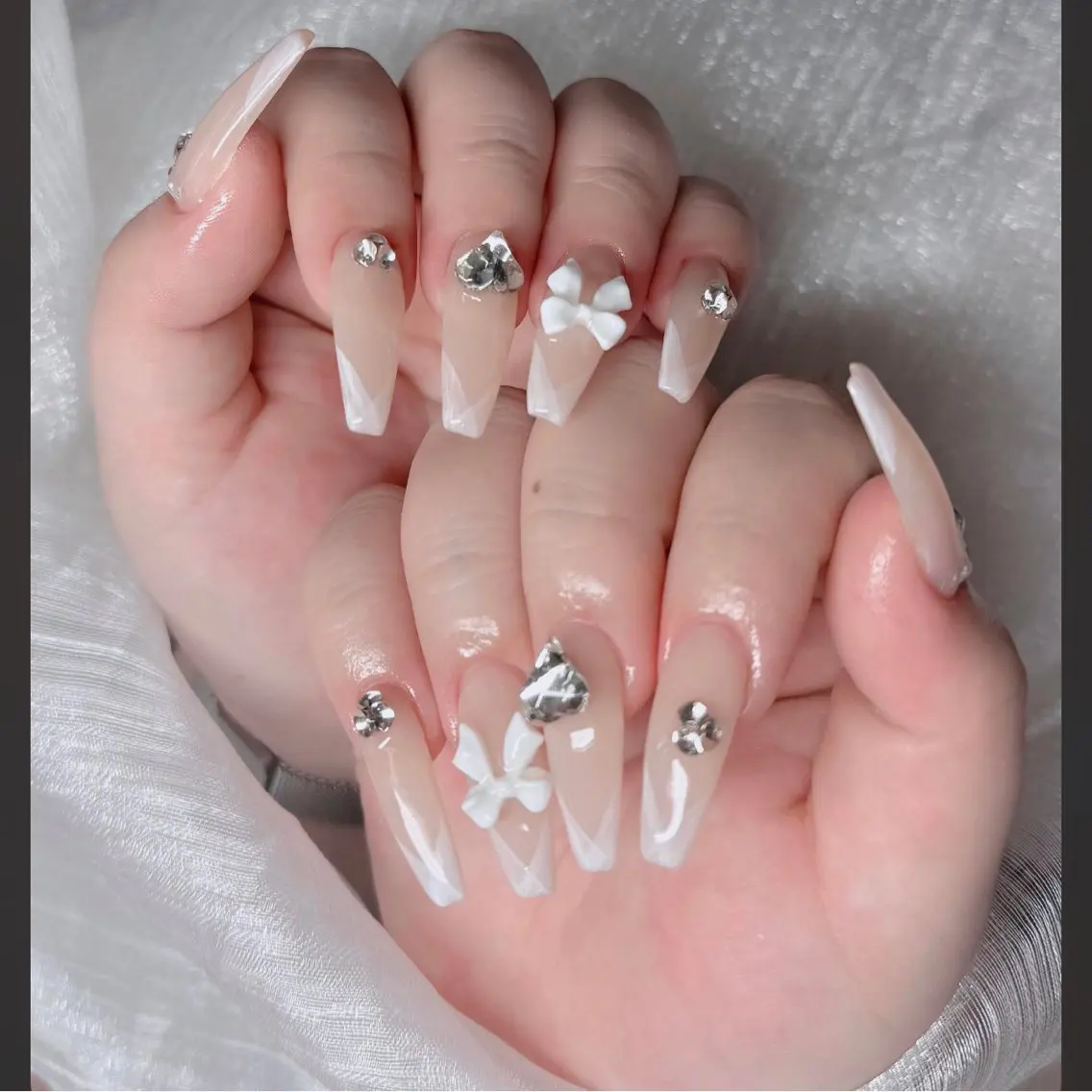 ネイル フレンチネイル ジェルネイル ハロウィン キラキラネイル 韓国ネイル ハンドネイル H.baby Nail Salonのネイルデザイン