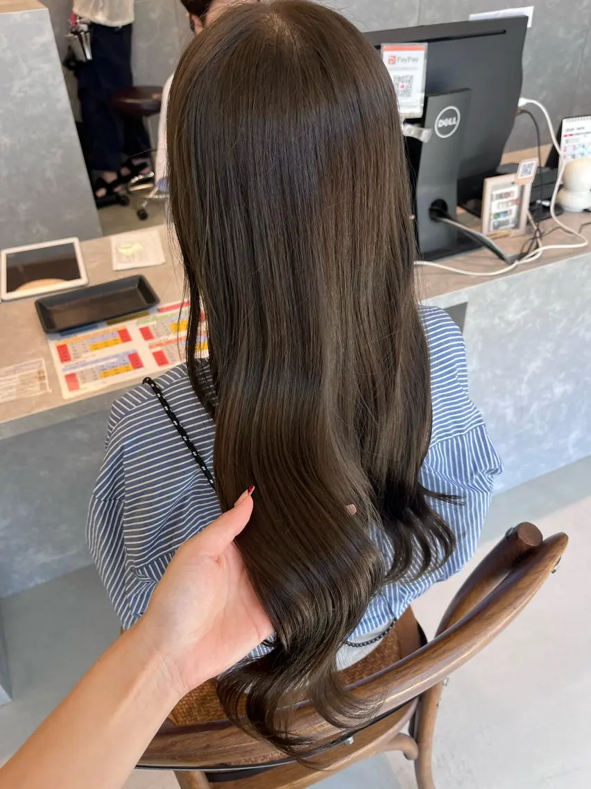 ロング カラー グレージュ オリーブグレージュ オリーブグレー 透明感カラー🫧🌈 似合わせカット✂︎のヘアスタイル