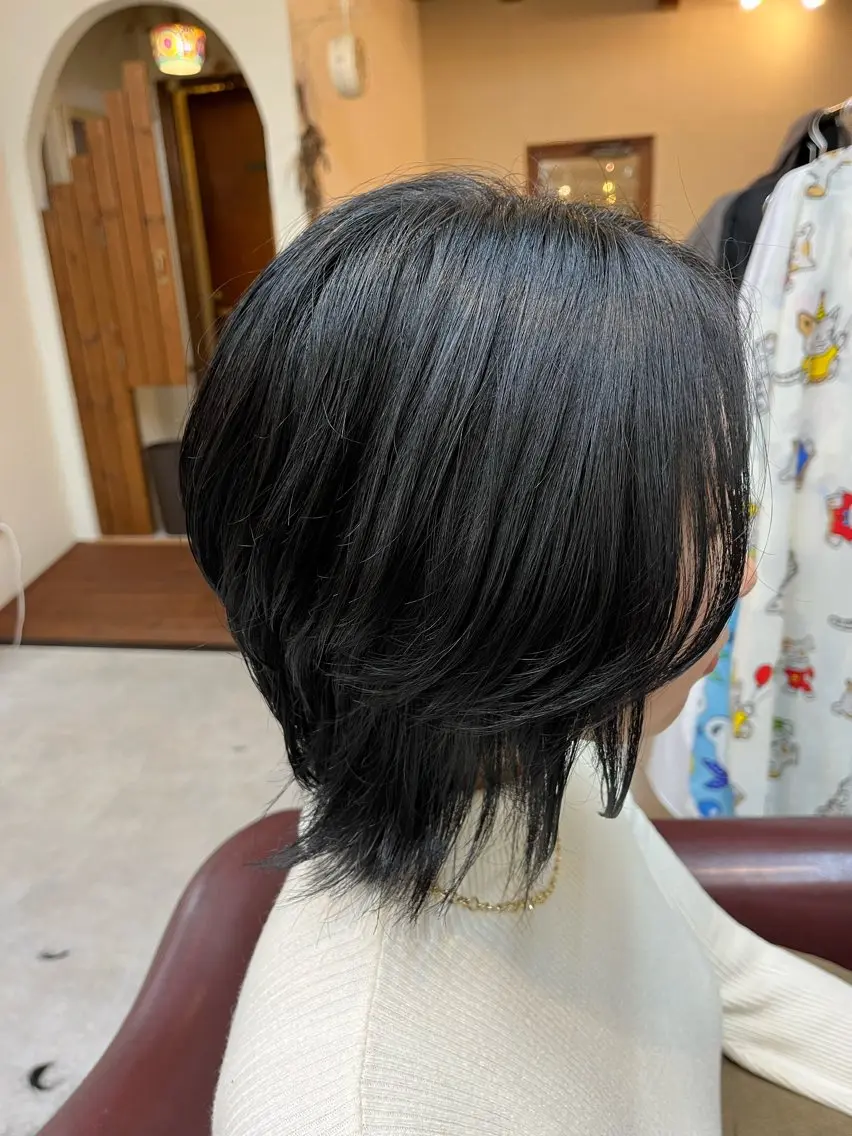 ミディアム ボブレイヤー ボブ レイヤーカット 岡部 夏生のヘアスタイル