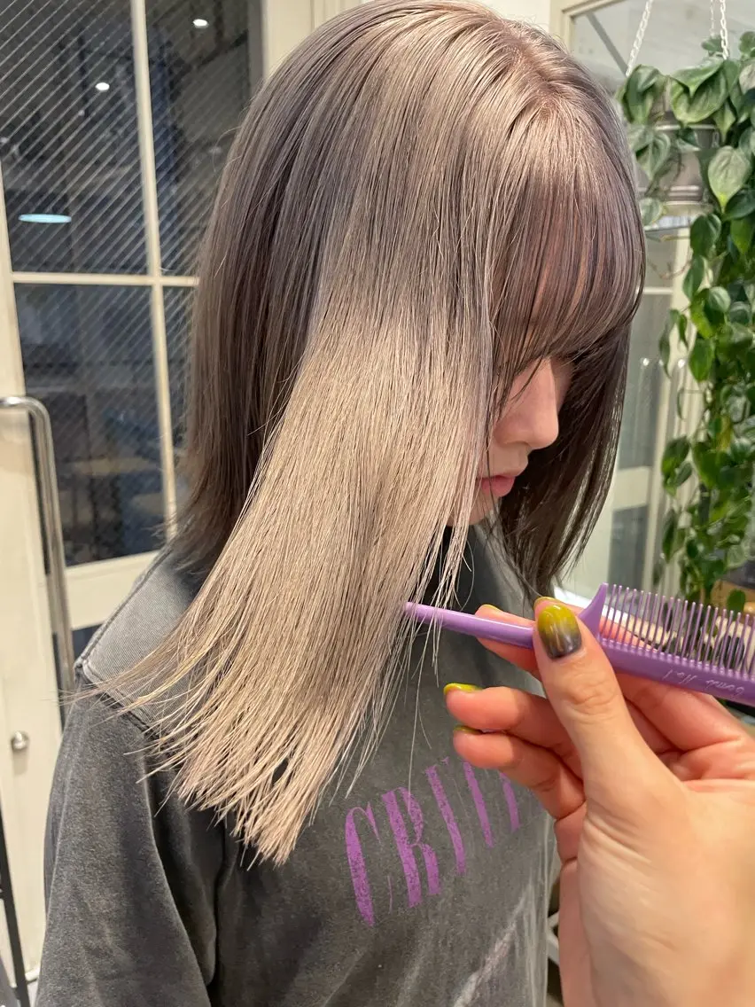 ミディアム カラー カット ヘアカラー トリートメント ミルクティー× グレージュMOMOのヘアスタイル