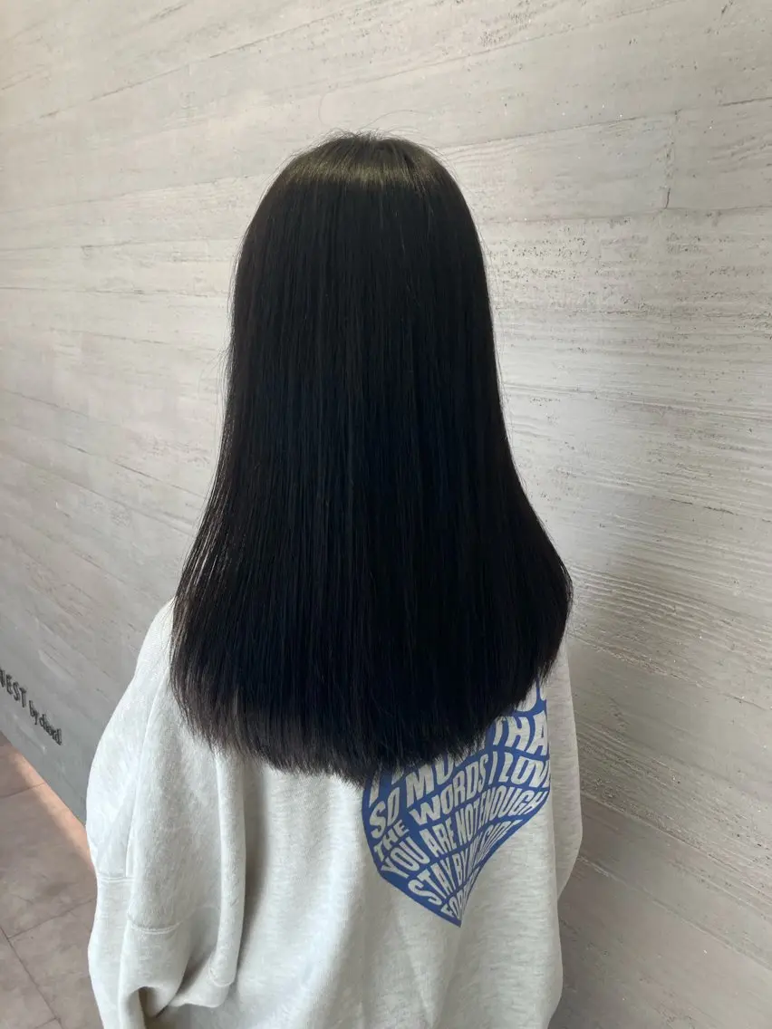 ロング カラー 黒髪 サキ🤍ハイトーン 🪩レイヤーカットのヘアスタイル