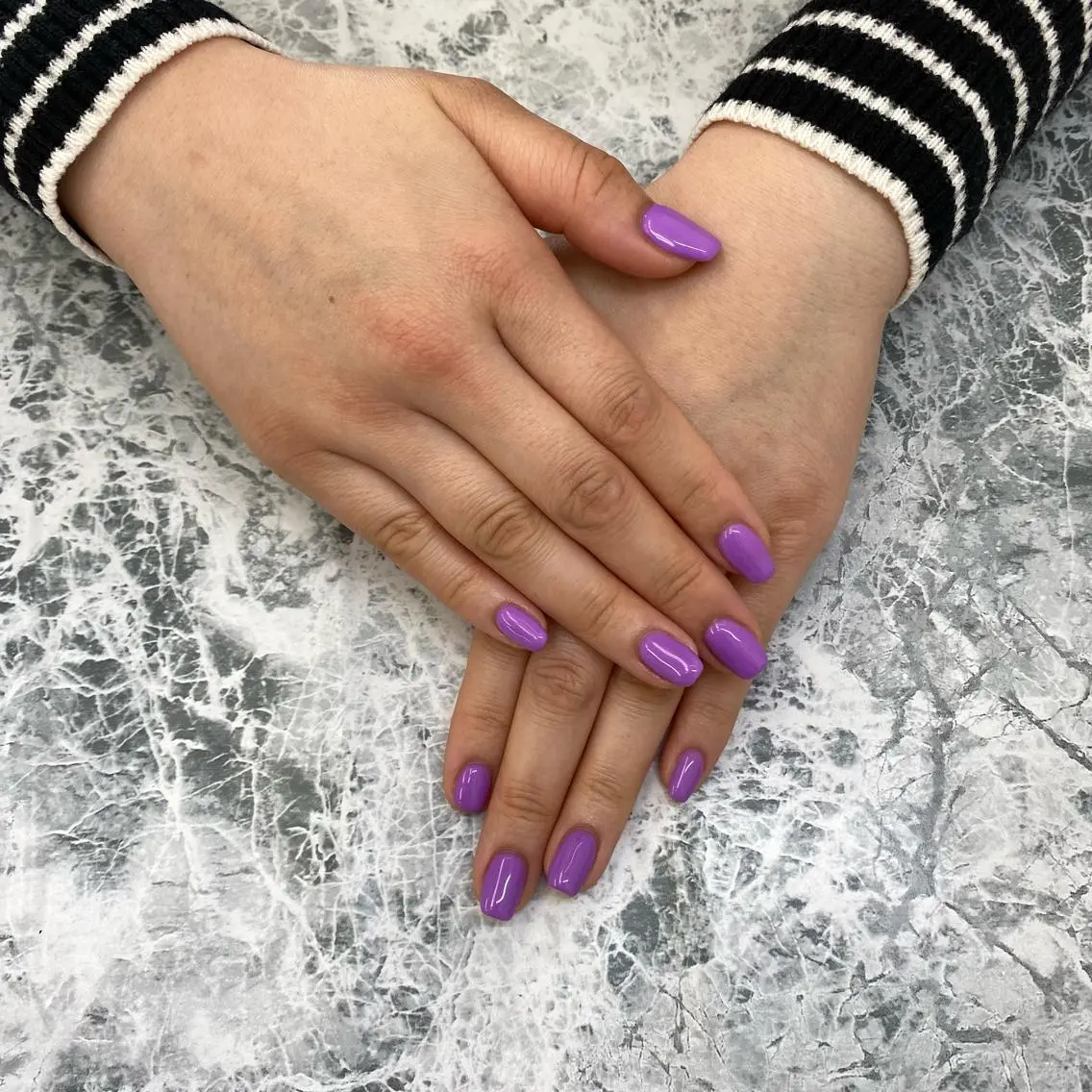 ネイル パープル スクエアネイル F. Neneのネイルデザイン