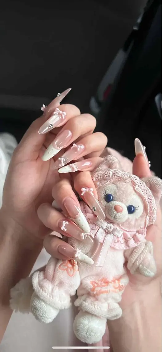 ネイル アートネイル オーロラネイル チークネイル フレンチネイル ガラスフレンチ ハンドネイル 🎀🎀YooLi Nail Salonのネイルデザイン