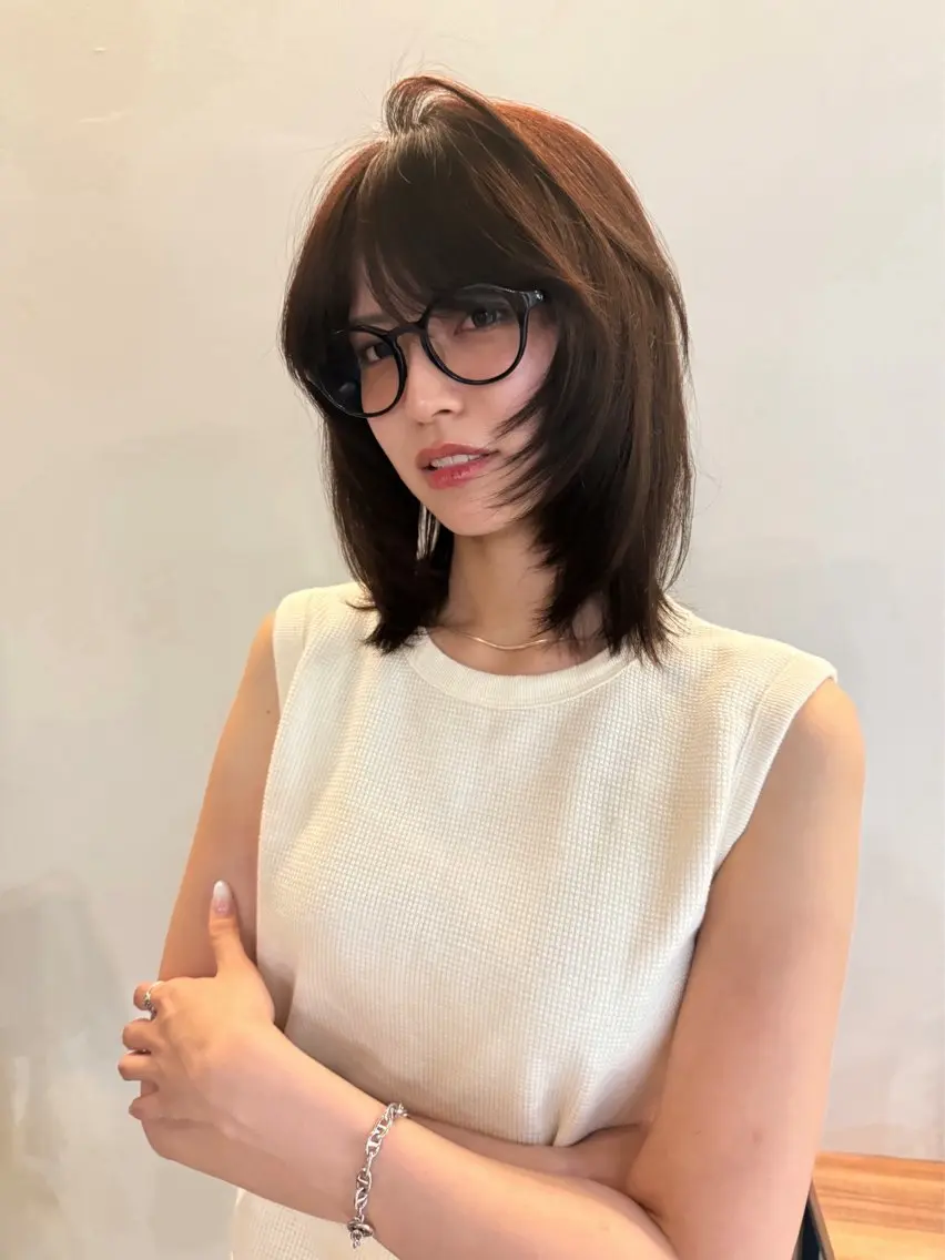 ミディアム ミディアムレイヤー ラベンダーブラウン ハッシュカット かきあげバング レイヤーカット カット ヘアカラー 縮毛矯正 トリートメント レイヤーカット\ウル フ　chinatsuのヘアスタイル