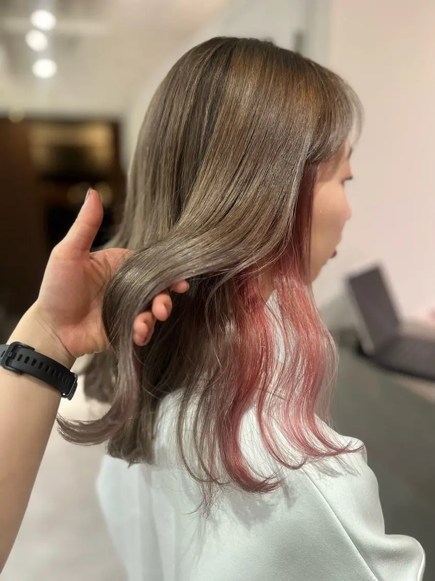 セミロング カラー イヤリングカラー ピンクカラー ヘアカラー 美髪艶髪✨️/千種 さなのヘアスタイル