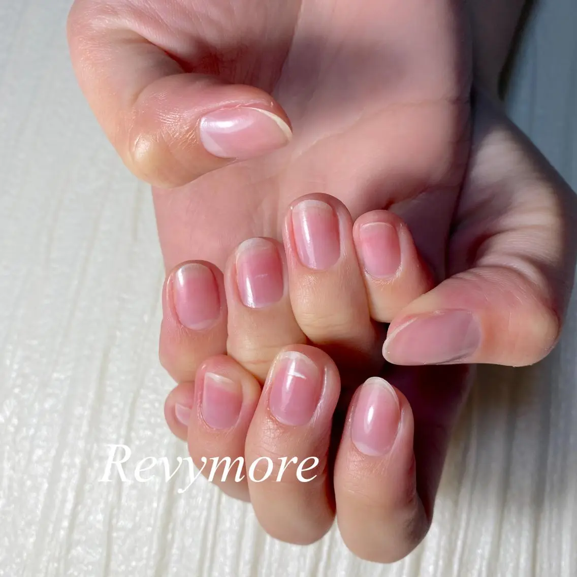 ショート ネイル ジェルネイル ニュアンスネイル オフィスネイル シンプルネイル nail salon Revymoreのネイルデザイン