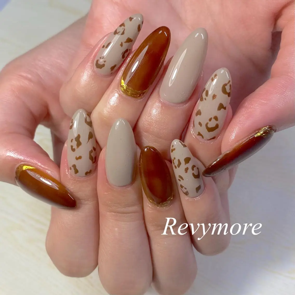 セミロング ネイル アニマル柄 アートネイル べっ甲ネイル ボルドー ジェルネイル nail salon Revymoreのネイルデザイン