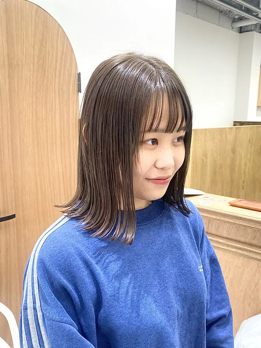 ミディアム カラー ヘアアレンジ グレージュ ボブ 外ハネヘア カット ヘアカラー トリートメント ハル🌸柔色/ ブリーチなし/艶髪のヘアスタイル