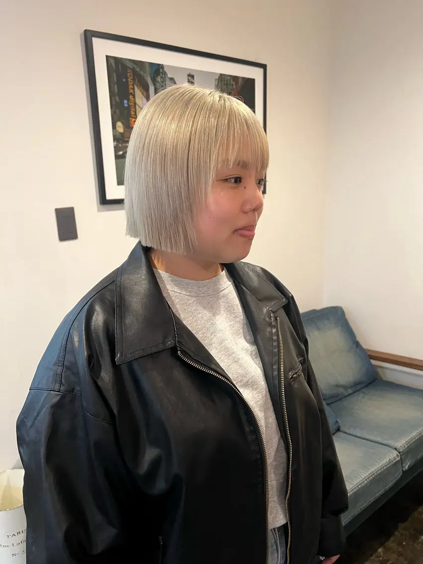 ショート ヘアカラー 大泉 美久のヘアスタイル