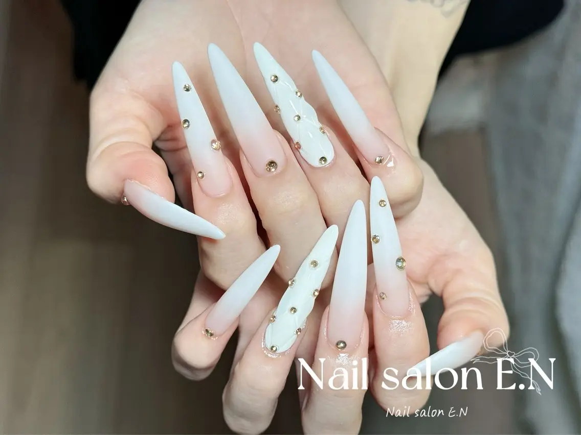 ネイル アートネイル オーロラネイル ブラウン クリアネイル フレンチネイル ハンドネイル E.N🦋 長さ出し/持ち込みのネイルデザイン
